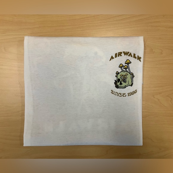 Air walk graphics T-shirt - Picture 1 of 7